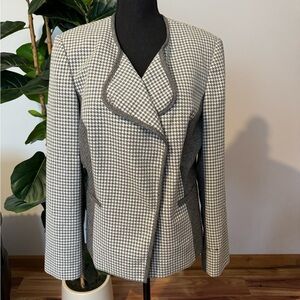 Elegant Gray and White Houndstooth Blazer
